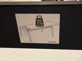 Mesa de centro elevable de madera clara con ruedas