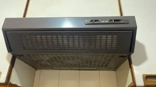 Conjunto de muebles de cocina y electrodomésticos.