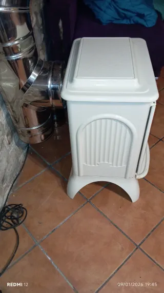 Estufa Invicta Blanco marfil, perfecto estado.