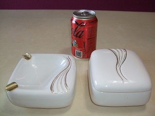 CENICERO Y TABAQUERA DE PORCELANA