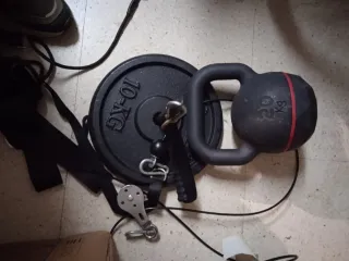 Pesas gimnasio: Kettlebell 20kg y discos variados