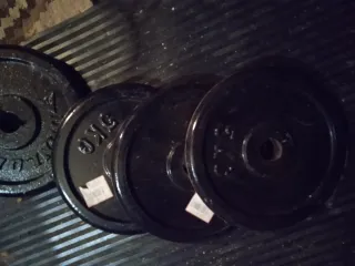 Pesas gimnasio: Kettlebell 20kg y discos variados