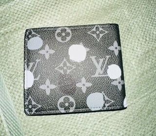 Cartera negra estilo Louis Vuitton