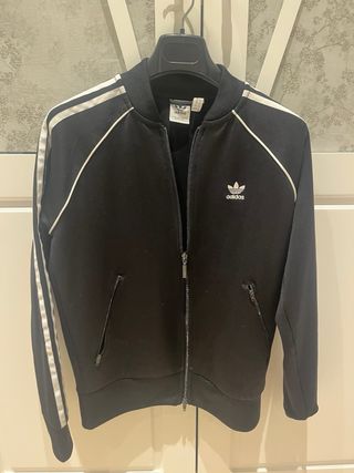 Chaqueta Adidas Negra con Rayas Blancas