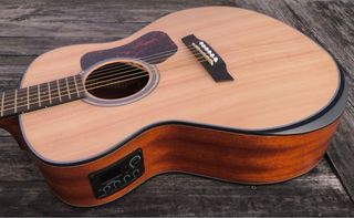 Guitarra Walden Electroacústica G-550RE