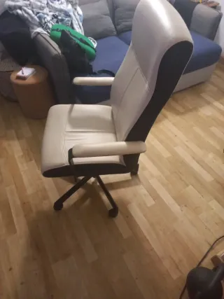 Silla de oficina de polipiel beige y azul con fund