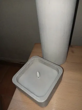 Vaso in cemento e candela