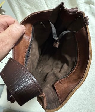 Precioso bolso de piel con diseño estilo country.