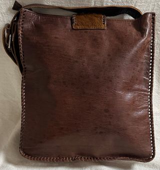 Precioso bolso de piel con diseño estilo country.