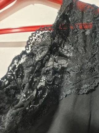 Camiseta negra con encaje. #mujer #encaje #ropa