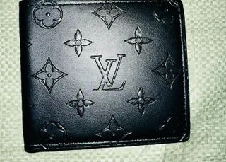 Cartera estilo Louis Vuitton Negra Grabada