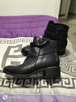Botines negros con hebilla