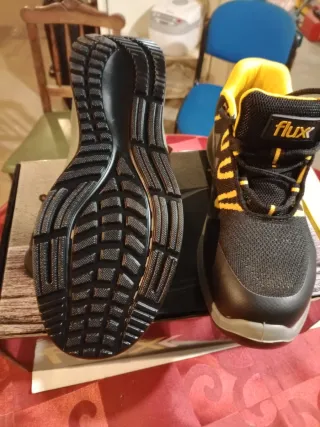 Sapatilhas de trabalho Flux pretas e amarelas