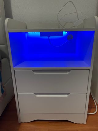 Mesita de noche blanca con luz LED