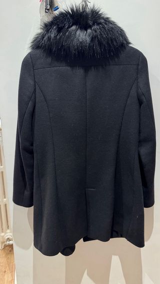 Abrigo Zara Negro con Cuello Pelo