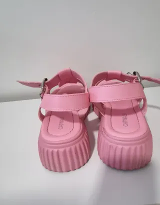 Sandalias rosas plataforma con hebillas