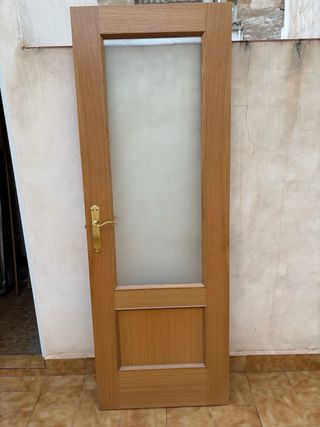 Puerta de madera maciza