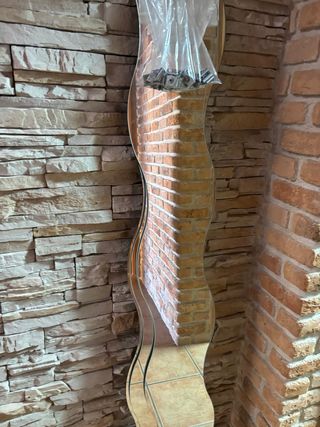 Espejo de pared ondulado.