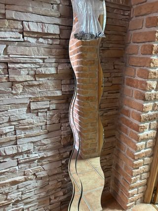 Espejo de pared ondulado.