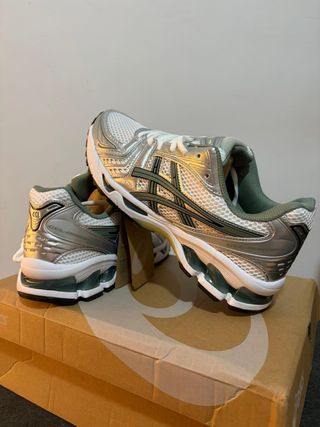 ASICS Kayano 14 Plata y Verde