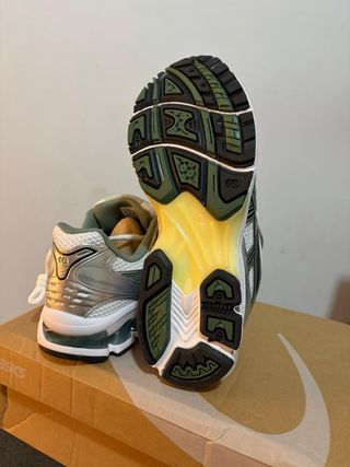 ASICS Kayano 14 Plata y Verde
