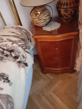 Cama Peña Vargas dorada metal