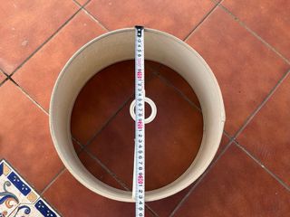 Lámpara de techo beige y plateada