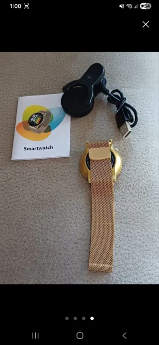 Reloj Inteligente Dorado con Múltiples Colores