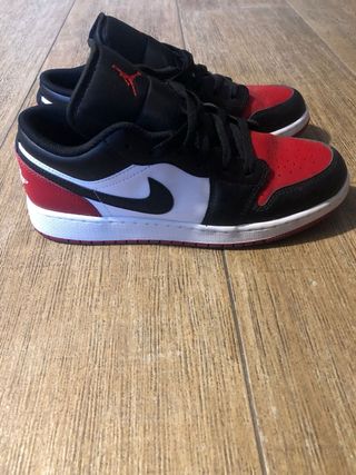 Nike Jordan 1 Low Rojas y Negras