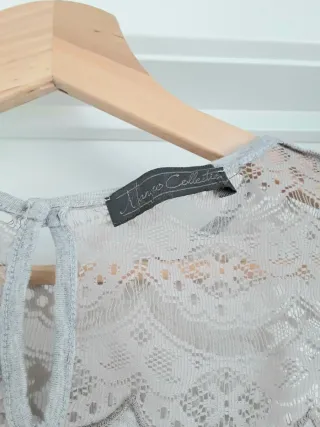 Camiseta gris con encaje Decorativo