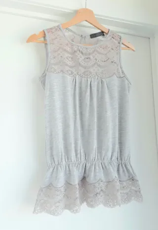 Camiseta gris con encaje Decorativo