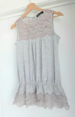 Camiseta gris con encaje Decorativo