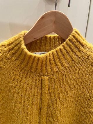 Jersey Mango cuello alto amarillo