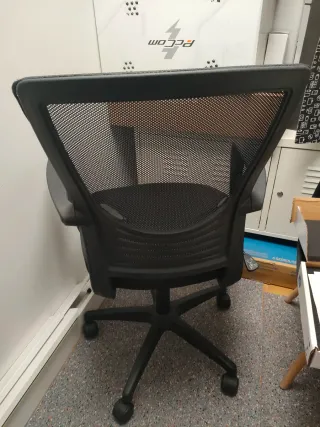 Silla ergonómica de oficina negra