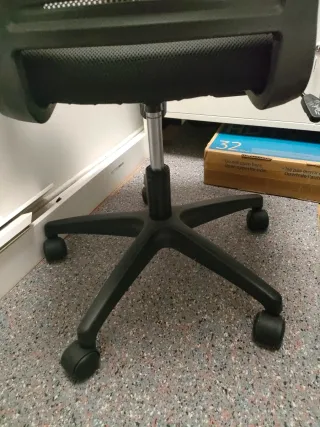 Silla ergonómica de oficina negra