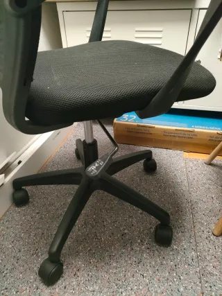 Silla ergonómica de oficina negra