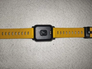 Reloj Inteligente Negro y Amarillo