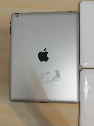 Tablets Samsung Galaxy Tab 2 Blancas y iPad.