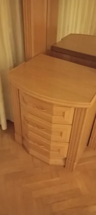 Cabecero cama alto con espejos y entrepaños