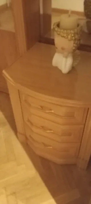 Cabecero cama alto con espejos y entrepaños