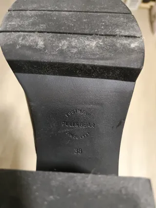 Botines negros con cordones y tacón