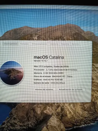 Imac Apple Plata y Blanco Con teclado y ratón