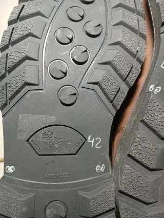 Zapatos de hombre hechos a mano.