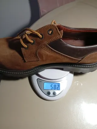 Zapatos de hombre hechos a mano.