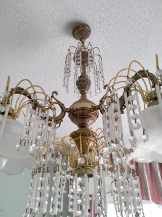 Lámpara de cristal y metal dorada