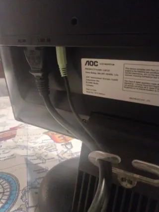 Pantalla AOC Plata y Negra