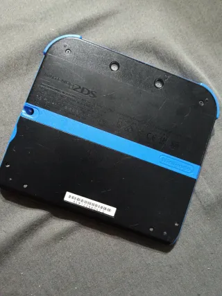 Nintendo 2DS Negra + Funda y Cargador