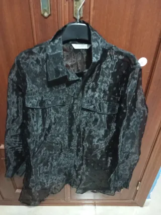 Camisa negra estampada mujer