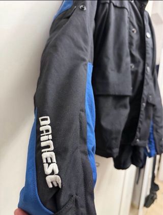 Traje de moto Dainese negro y azul