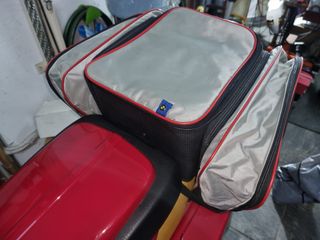 BMW K1 Moto Roja y Amarilla